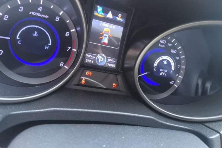 Used CHANGAN CS75 2014 1.8T Automatic Elite Version China V Standard Odometer Close Up