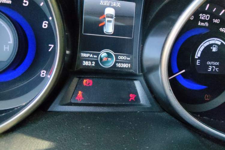 Used CHANGAN CS75 2014 2.0L Manual Luxury Version China V Standard Odometer Close Up