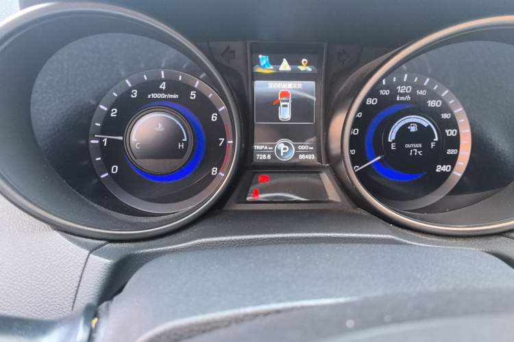Used CHANGAN CS75 2014 1.8T Automatic Elite Model China IV Standard Odometer Close Up