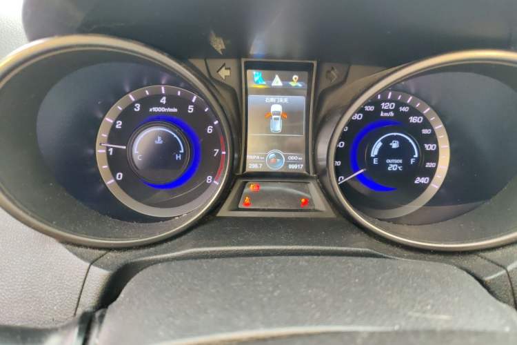 Used CHANGAN CS75 2014 2.0L Manual Luxury Version China IV Standard Odometer Close Up