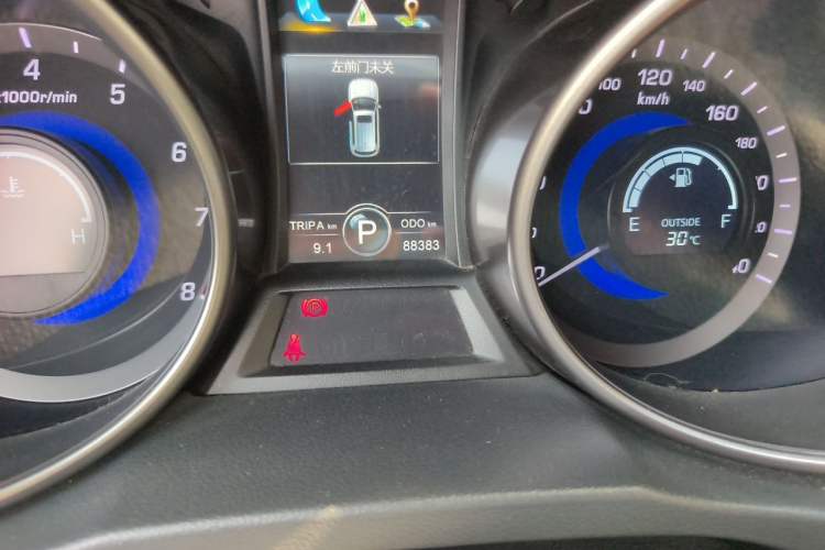 Used CHANGAN CS75 2014 1.8T Automatic Elite Model China IV Standard Odometer Close Up