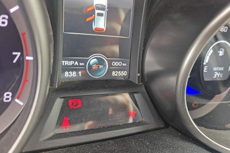Used CHANGAN CS75 2014 2.0L Manual Leading Version China IV Standard Odometer Close Up