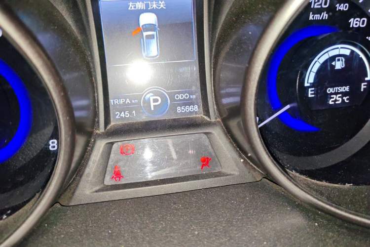 Used CHANGAN CS75 2014 1.8T Automatic Elite Model China IV Standard Odometer Close Up