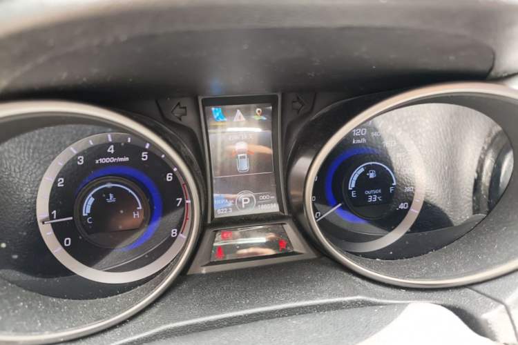 Used CHANGAN CS75 2014 1.8T Automatic Elite Version China V Standard Odometer Close Up
