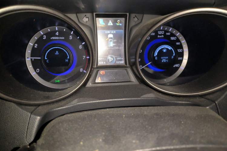 Used CHANGAN CS75 2014 1.8T Automatic Elite Version China V Standard Odometer Close Up
