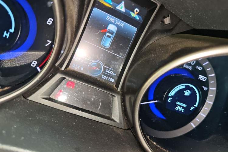 Used CHANGAN CS75 2014 2.0L Manual Luxury Version China V Standard Odometer Close Up