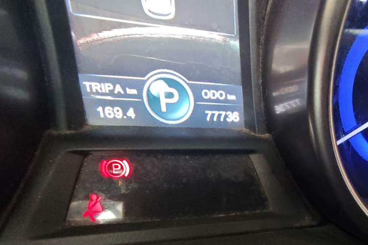 Used CHANGAN CS75 2014 1.8T Automatic Elite Version China V Standard Odometer Close Up