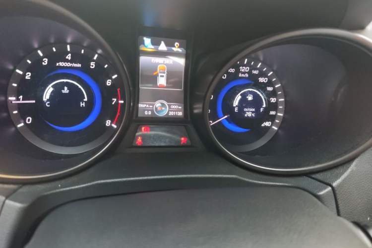 Used CHANGAN CS75 2014 2.0L Manual Luxury Version China V Standard Odometer Close Up