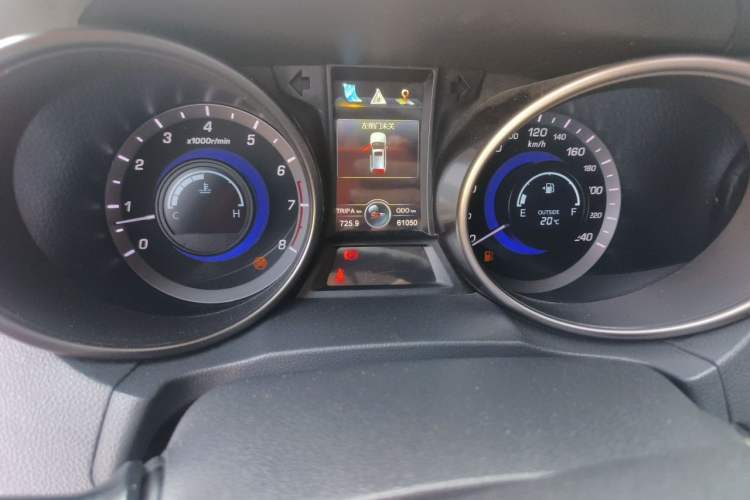 Used CHANGAN CS75 2014 2.0L Manual Leading Version China IV Standard Odometer Close Up