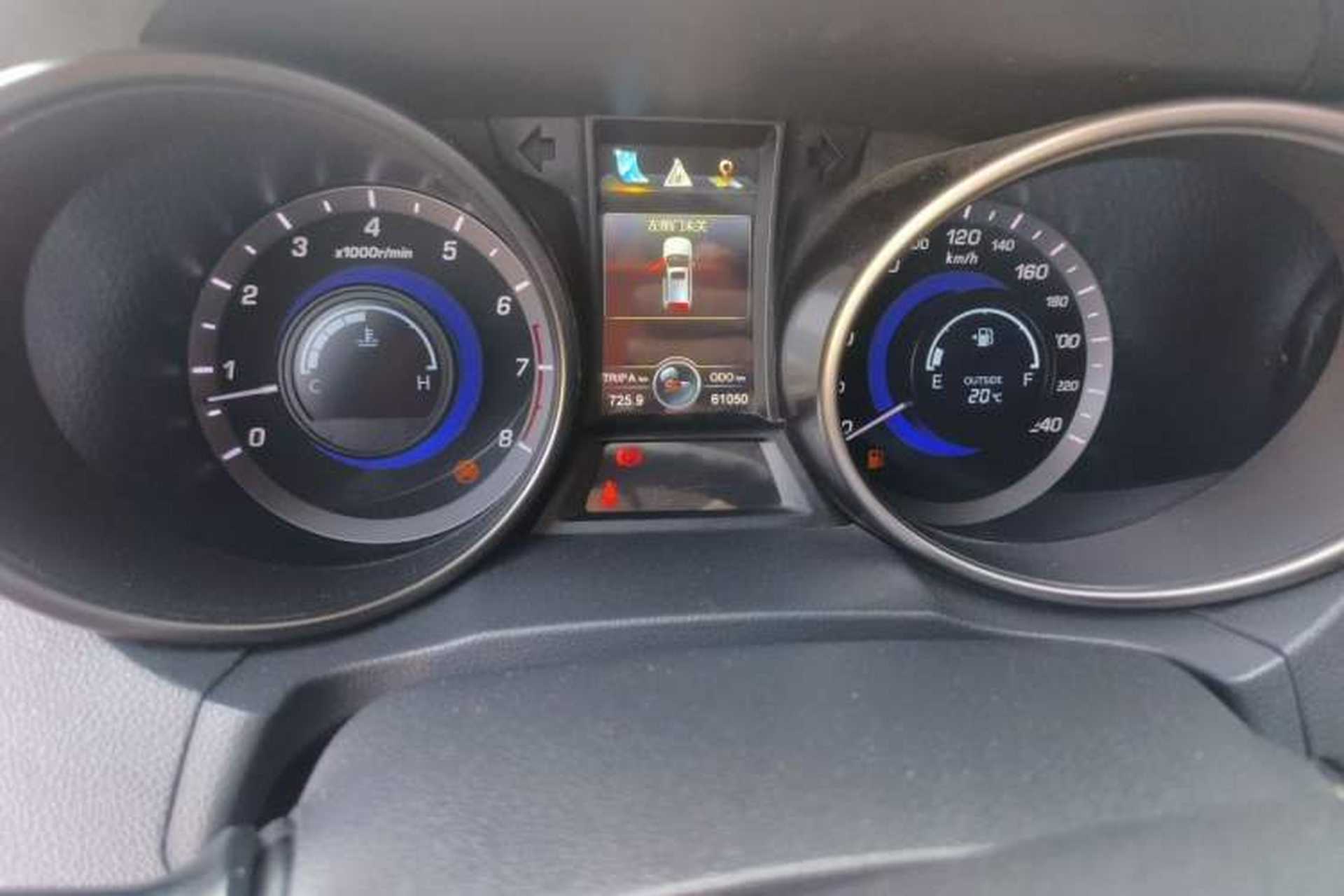 Used CHANGAN CS75 2014 2.0L Manual Leading Version China IV Standard Odometer Close Up