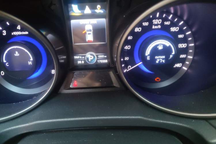 Used CHANGAN CS75 2014 1.8T Automatic Elite Model China IV Standard Odometer Close Up
