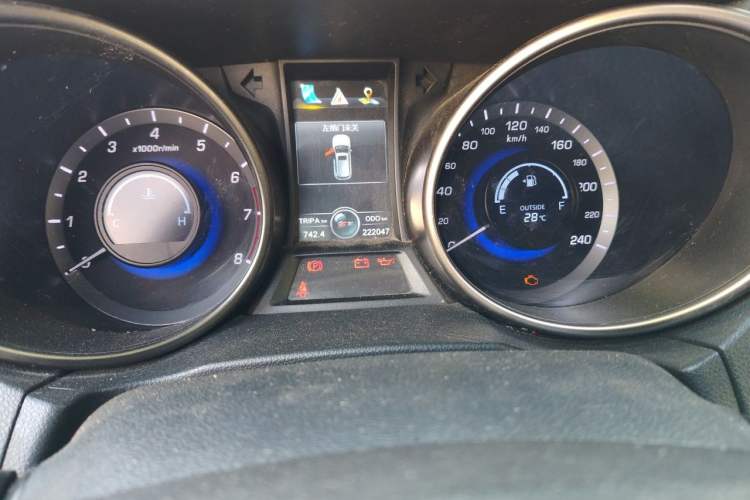 Used CHANGAN CS75 2014 2.0L Manual Luxury Version China IV Standard Odometer Close Up