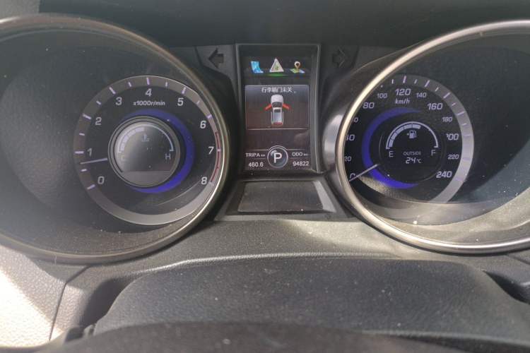 Used CHANGAN CS75 2014 1.8T Automatic Elite Model China IV Standard Odometer Close Up