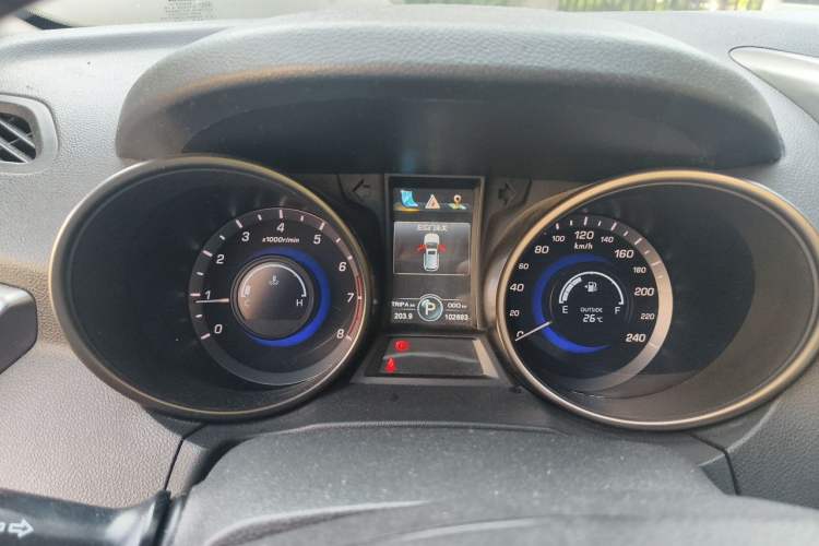 Used CHANGAN CS75 2014 1.8T Automatic Elite Version China V Standard Odometer Close Up
