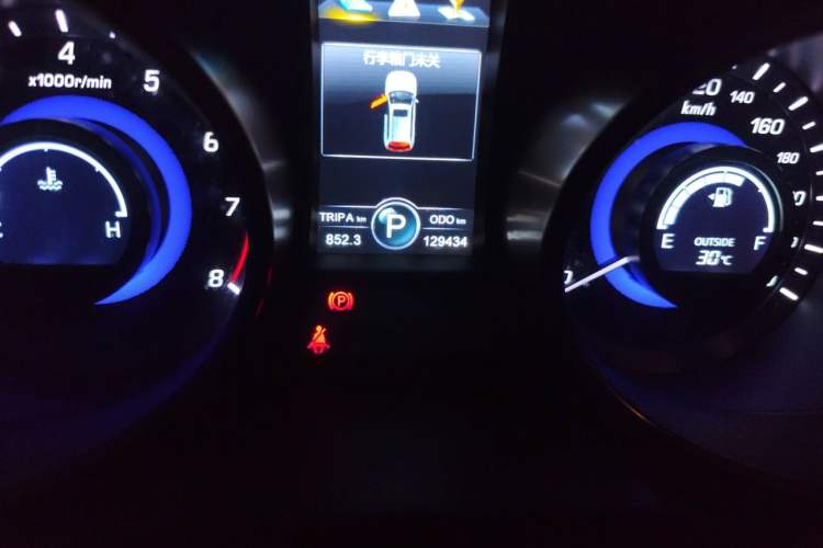 Used CHANGAN CS75 2014 1.8T Automatic Elite Version China V Standard Odometer Close Up