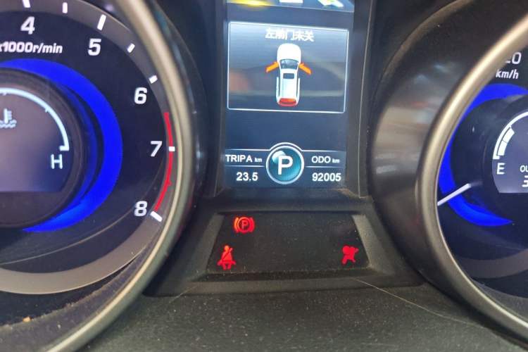 Used CHANGAN CS75 2014 1.8T Automatic Elite Model China IV Standard Odometer Close Up