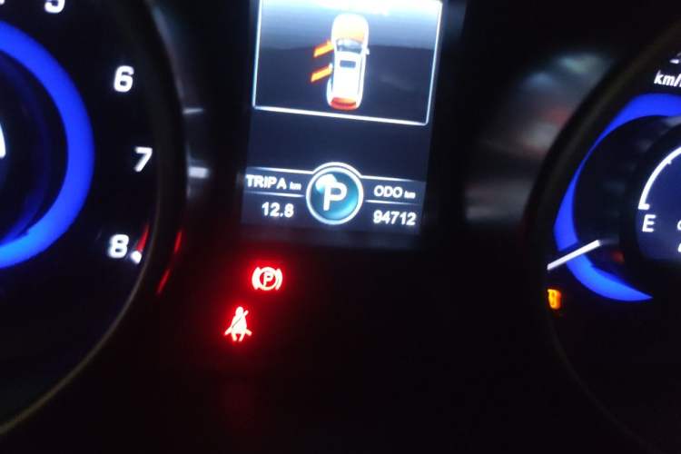 Used CHANGAN CS75 2014 1.8T Automatic Elite Model China IV Standard Odometer Close Up