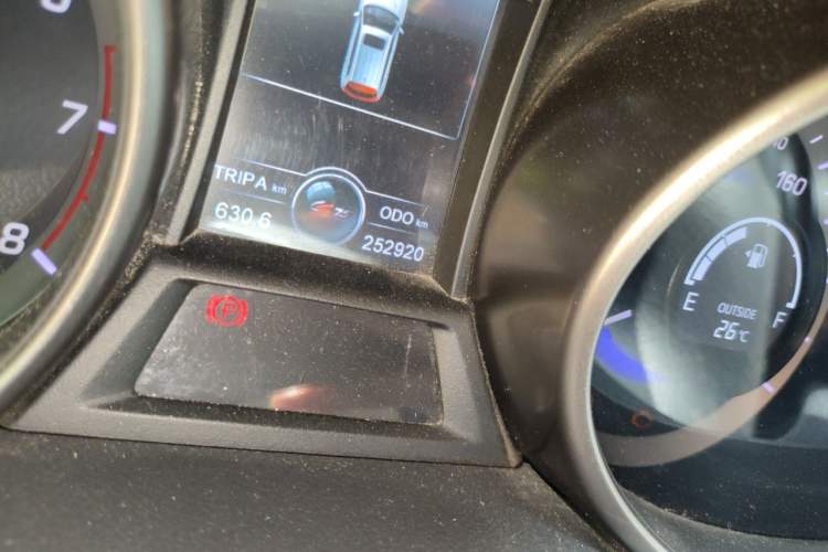 Used CHANGAN CS75 2014 2.0L Manual Luxury Version China IV Standard Odometer Close Up