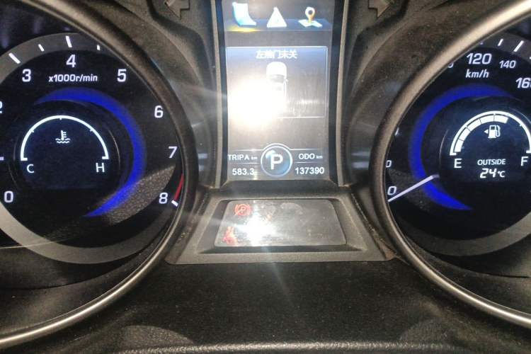 Used CHANGAN CS75 2014 1.8T Automatic Elite Model China IV Standard Odometer Close Up