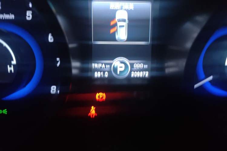 Used CHANGAN CS75 2014 1.8T Automatic Elite Model China IV Standard Odometer Close Up