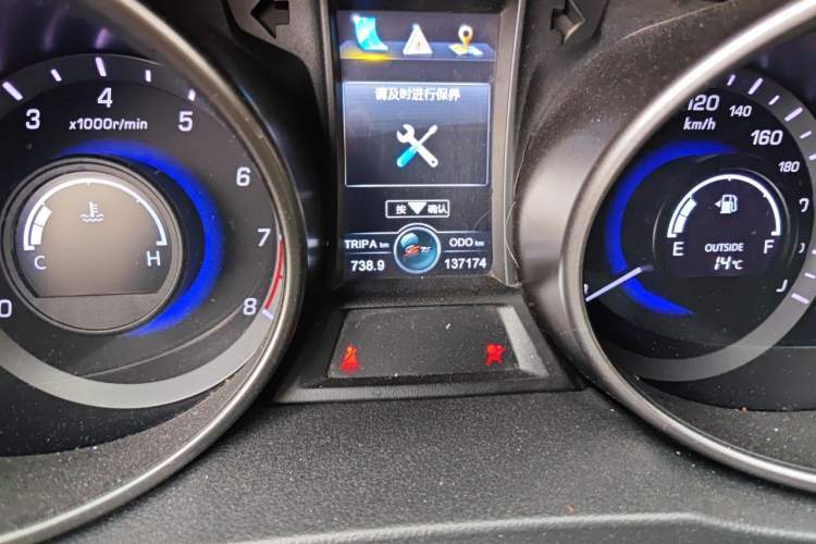 Used CHANGAN CS75 2014 2.0L Manual Leading Version China IV Standard Odometer Close Up