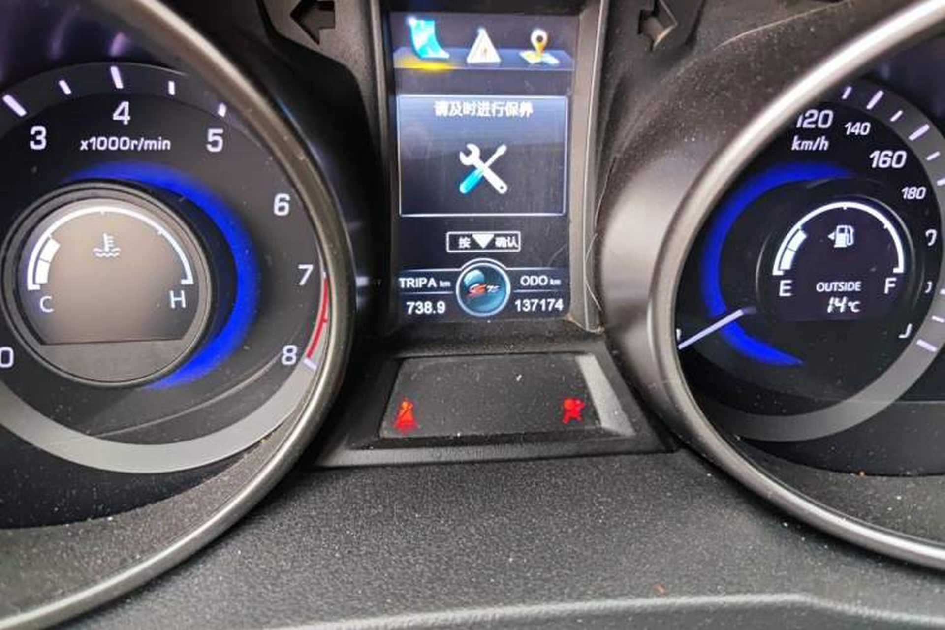 Used CHANGAN CS75 2014 2.0L Manual Leading Version China IV Standard Odometer Close Up