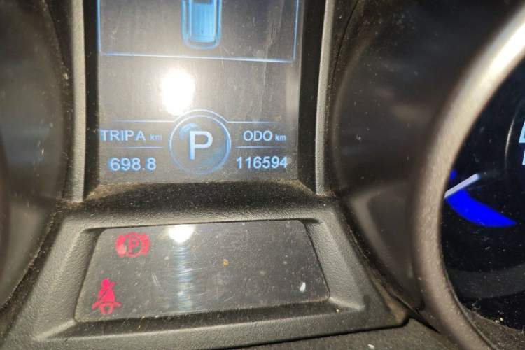 Used CHANGAN CS75 2014 1.8T Automatic Elite Model China IV Standard Odometer Close Up