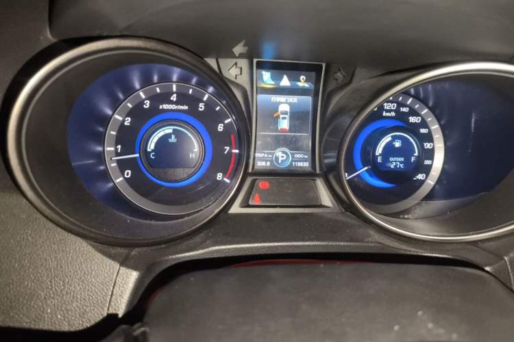 Used CHANGAN CS75 2014 1.8T Automatic Elite Model China IV Standard Odometer Close Up