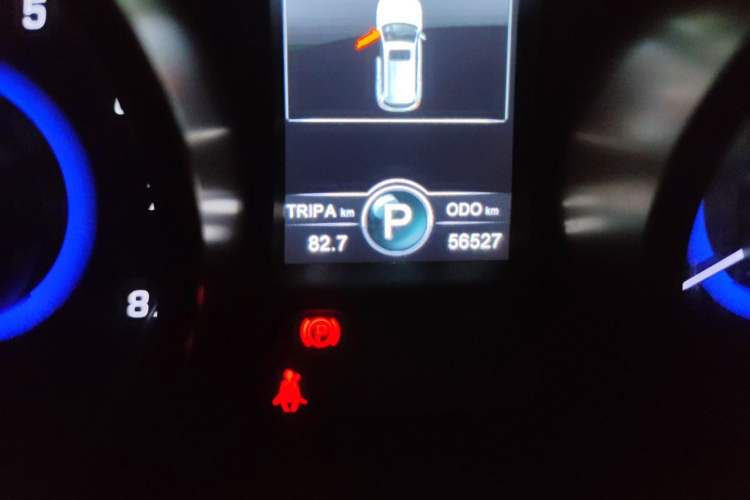 Used CHANGAN CS75 2014 1.8T Automatic Elite Model China IV Standard Odometer Close Up