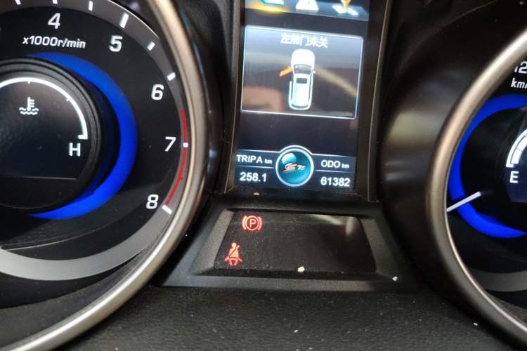 Used CHANGAN CS75 2014 2.0L Manual Leading Model China V Standard Odometer Close Up