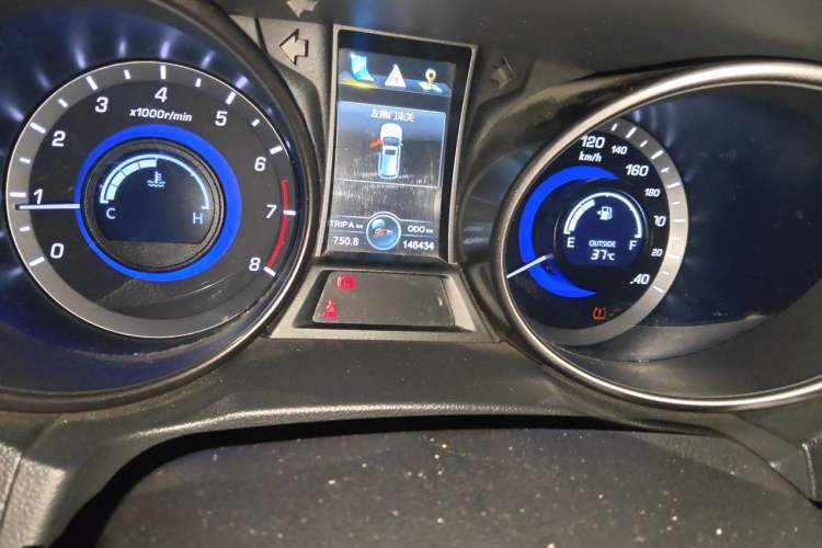 Used CHANGAN CS75 2014 2.0L Manual Luxury Version China V Standard Odometer Close Up