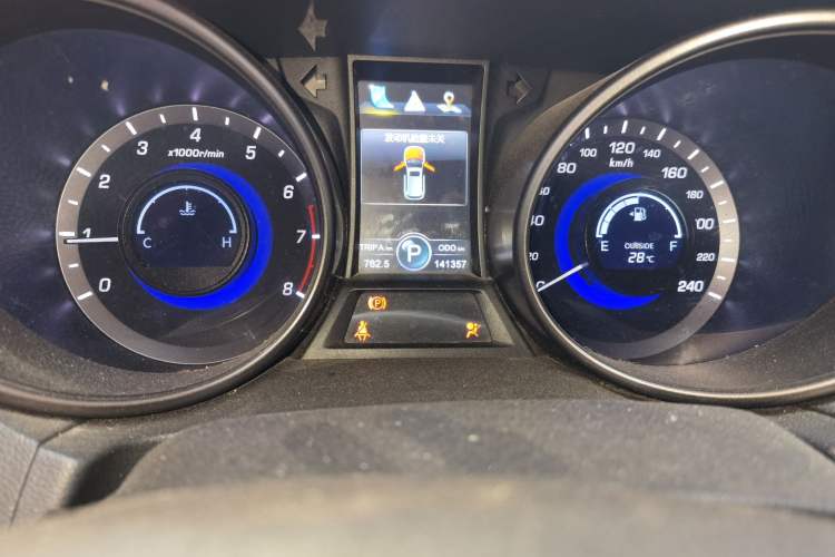Used CHANGAN CS75 2014 1.8T Automatic Elite Model China IV Standard Odometer Close Up