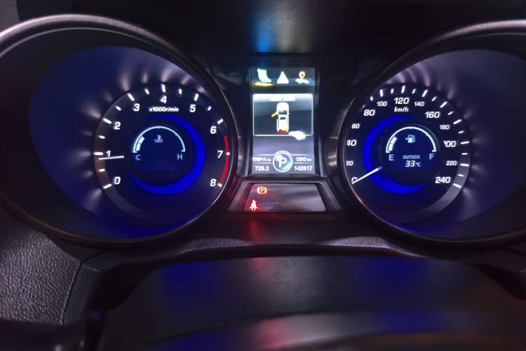 Used CHANGAN CS75 2014 1.8T Automatic Elite Version China V Standard Odometer Close Up