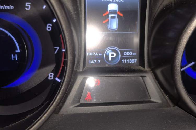 Used CHANGAN CS75 2014 1.8T Automatic Prestige Model China V Standard Odometer Close Up