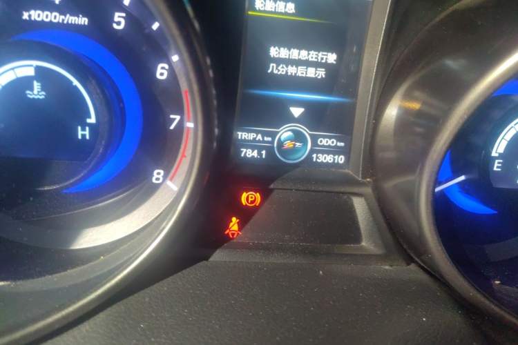 Used CHANGAN CS75 2014 2.0L Manual Leading Model China V Standard Odometer Close Up