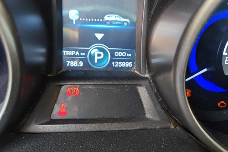 Used CHANGAN CS75 2014 1.8T Automatic Elite Model China IV Standard Odometer Close Up