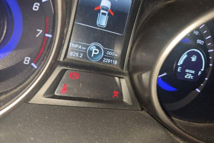 Used CHANGAN CS75 2014 1.8T Automatic Elite Model China IV Standard Odometer Close Up