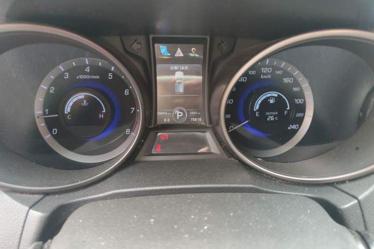 Used CHANGAN CS75 2014 1.8T Automatic Elite Version China V Standard Odometer Close Up
