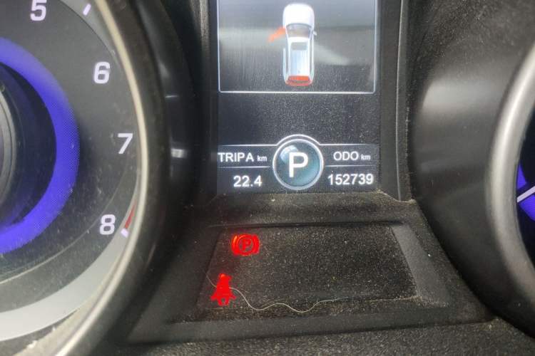 Used CHANGAN CS75 2014 1.8T Automatic Prestige Model China V Standard Odometer Close Up