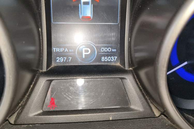 Used CHANGAN CS75 2014 1.8T Automatic Prestige Model China IV Standard Odometer Close Up