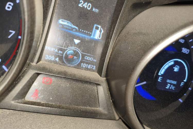 Used CHANGAN CS75 2014 2.0L Manual Leading Model China V Standard Odometer Close Up
