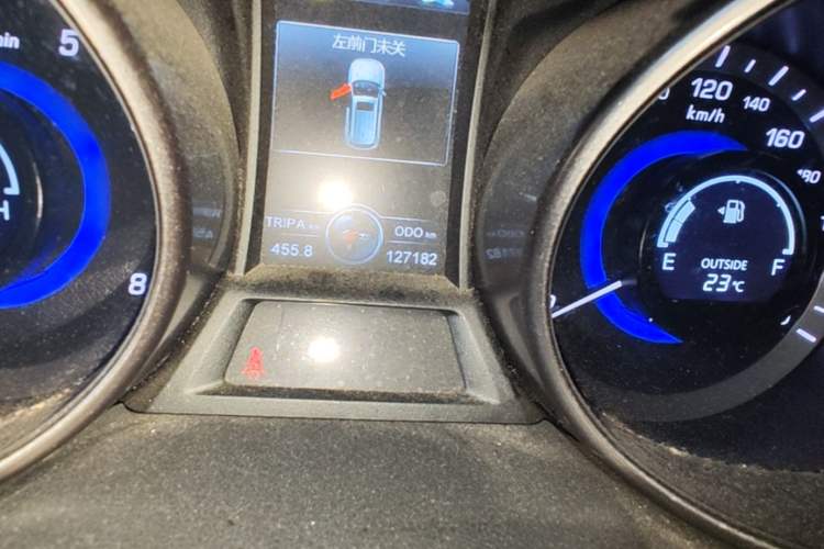 Used CHANGAN CS75 2014 2.0L Manual Luxury Version China V Standard Odometer Close Up