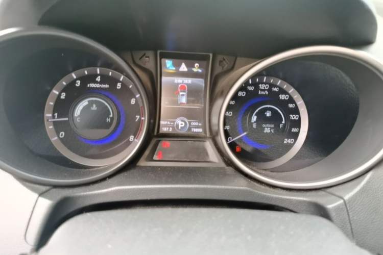 Used CHANGAN CS75 2014 1.8T Automatic Prestige Model China IV Standard Odometer Close Up