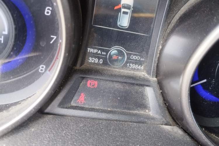 Used CHANGAN CS75 2014 2.0L Manual Luxury Version China IV Standard Odometer Close Up