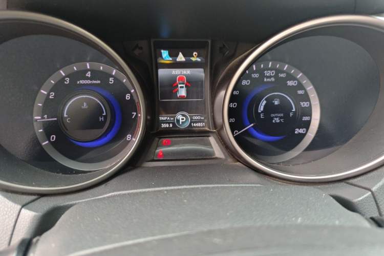 Used CHANGAN CS75 2014 1.8T Automatic Elite Model China IV Standard Odometer Close Up