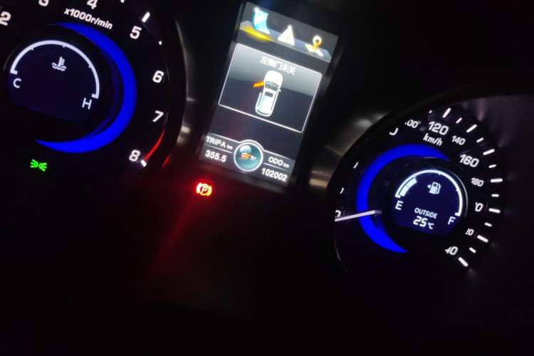 Used CHANGAN CS75 2014 2.0L Manual Luxury Version China V Standard Odometer Close Up