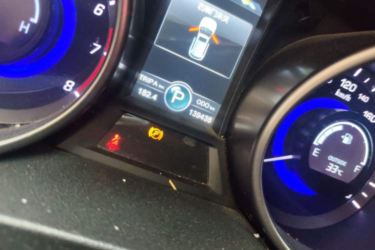 Used CHANGAN CS75 2014 1.8T Automatic Elite Model China IV Standard Odometer Close Up