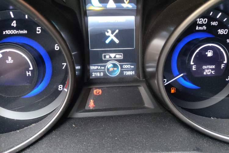 Used CHANGAN CS75 2014 2.0L Manual Leading Model China V Standard Odometer Close Up