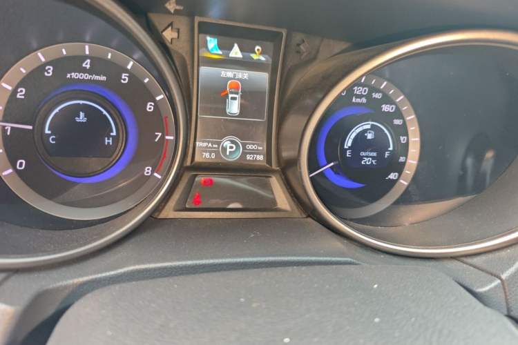 Used CHANGAN CS75 2014 1.8T Automatic Elite Model China IV Standard Odometer Close Up