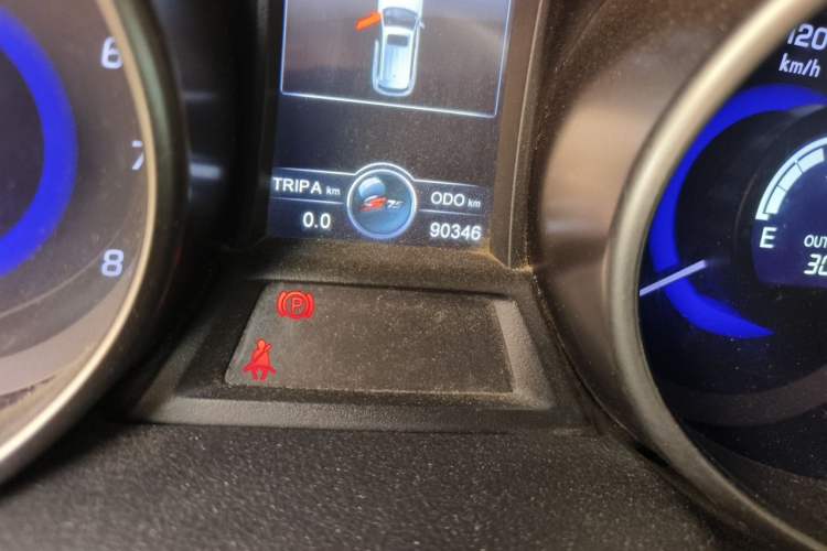 Used CHANGAN CS75 2014 2.0L Manual Luxury Version China IV Standard Odometer Close Up